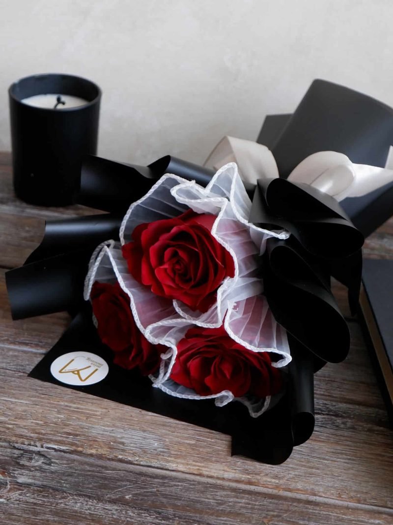 Mini Roses Bouquet – alternate view