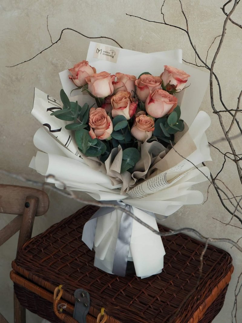 Vintage Cappuccino Rose Bouquet – alternate view