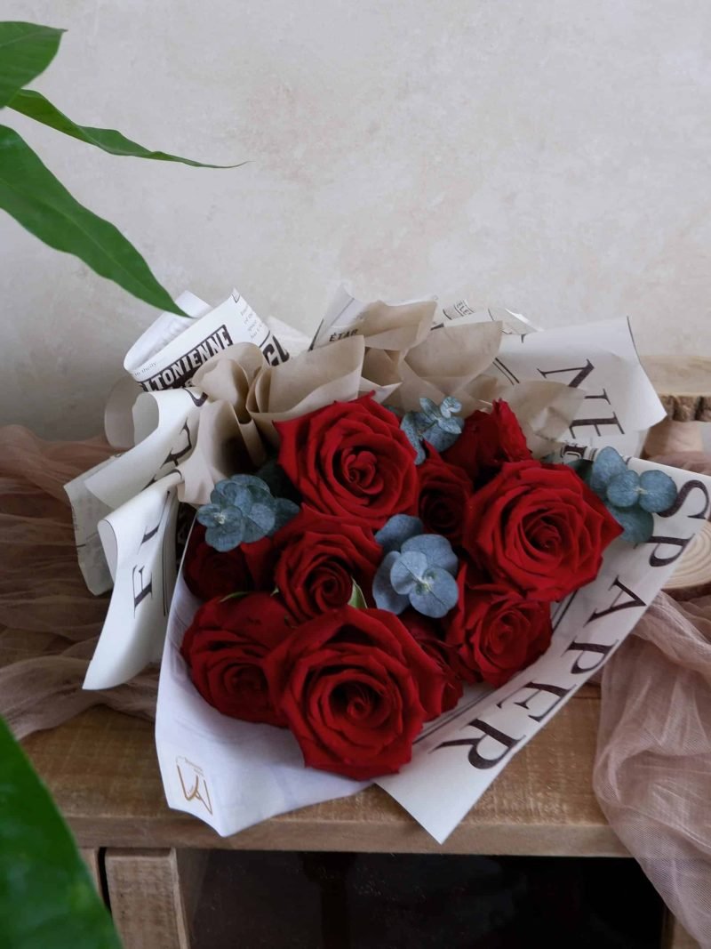 Vintage Red Roses Bouquet – alternate view