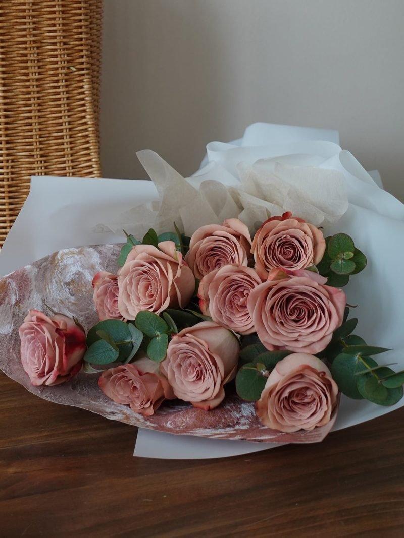 Elegant Cappuccino Roses Bouquet – alternate view