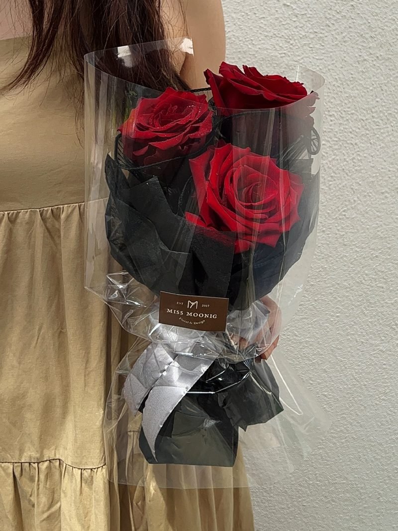 ELEGANT MINI ROSES BOUQUET – alternate view