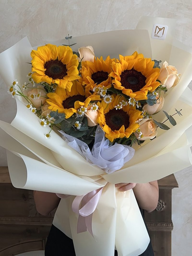 Sunflower Champagne Roses Bouquet – alternate view