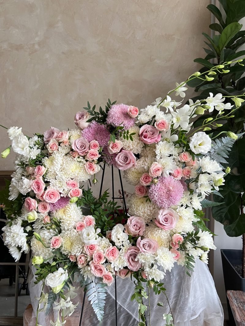 Warm Remembrance (Condolences Stand) – alternate view