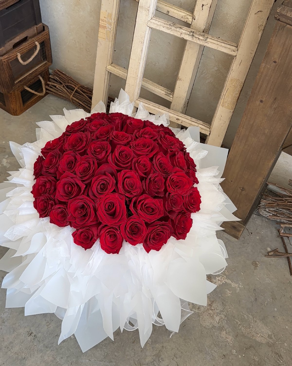 Grande Amour Premium Red Rose (50-99 stalks)