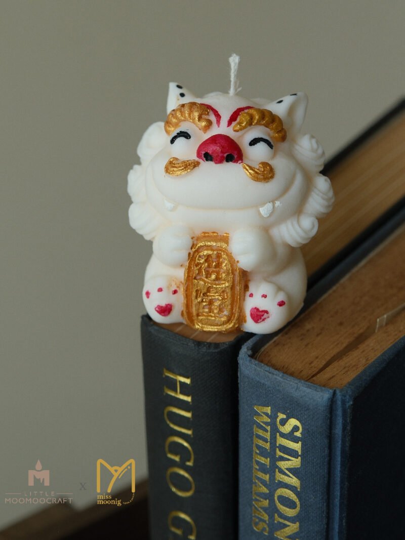 Fortune Lion Candle – alternate view