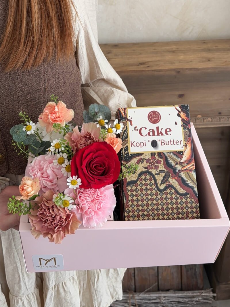 Bloom Treat Box – alternate view